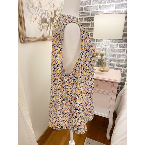 {Dalia} Sleeveless Top - Picture 4 of 6